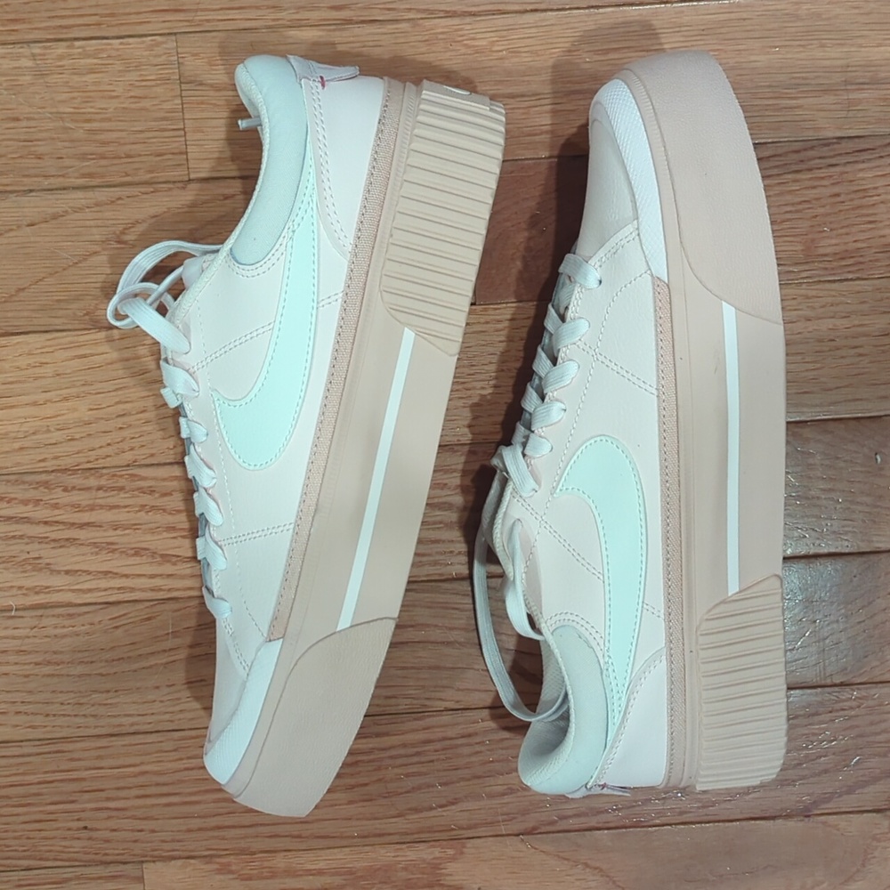 NIB Nike Womens Court Legacy Lift Pink
